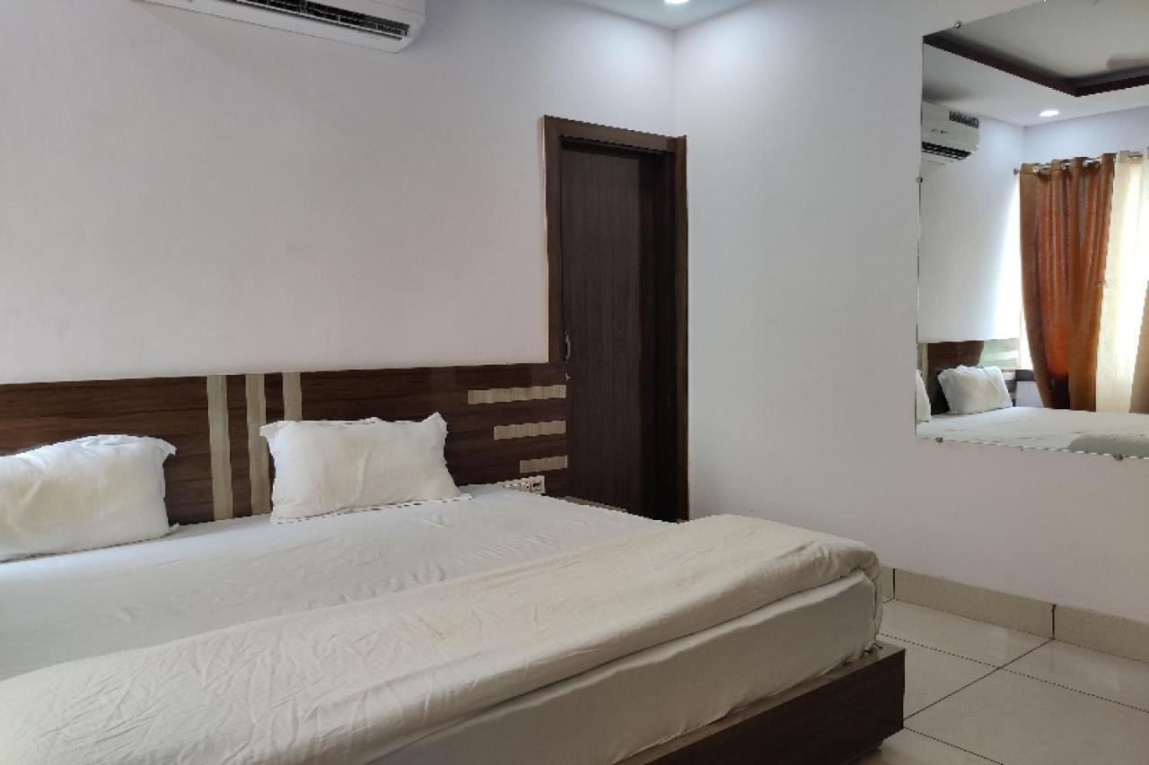 Oyo Hotel Laksh Kurukshetra Exterior foto